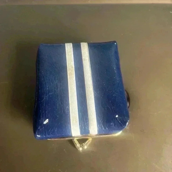 Vintage travel sewing kit. - Picture 4 of 4